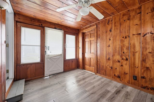 55 River Rd, Agawam, MA 01001