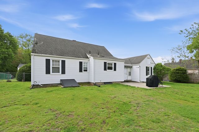 55 River Rd, Agawam, MA 01001