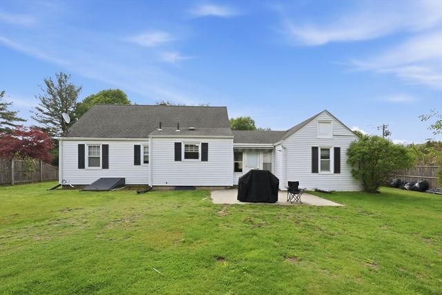 55 River Rd, Agawam, MA 01001