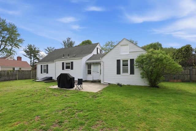 55 River Rd, Agawam, MA 01001