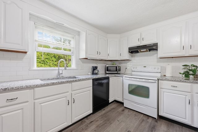 55 River Rd, Agawam, MA 01001