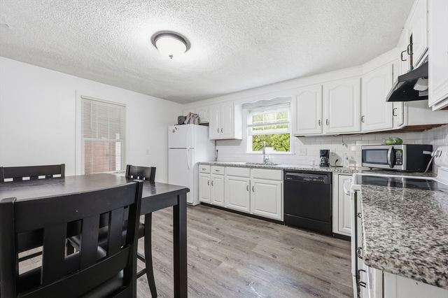 55 River Rd, Agawam, MA 01001