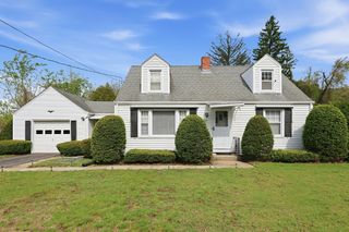55 River Rd, Agawam, MA 01001
