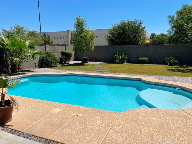 16551 N 180th Drive, Surprise, AZ 85388