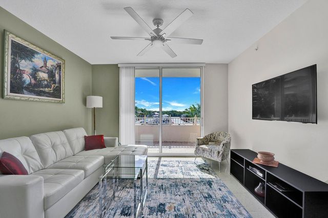 100 NE 6th Street 203, Boynton Beach, FL 33435