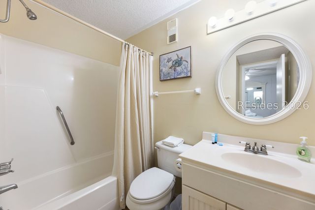 40 Folly Field Road 330, Hilton Head Island, SC 29928