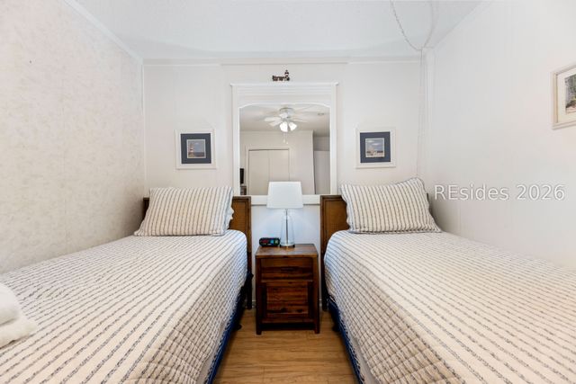 40 Folly Field Road 330, Hilton Head Island, SC 29928