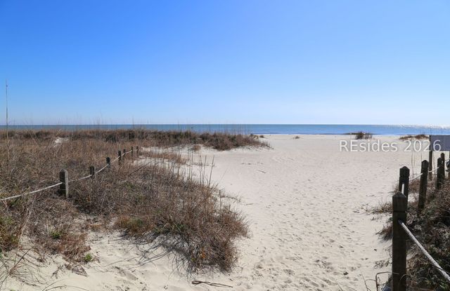 40 Folly Field Road 330, Hilton Head Island, SC 29928