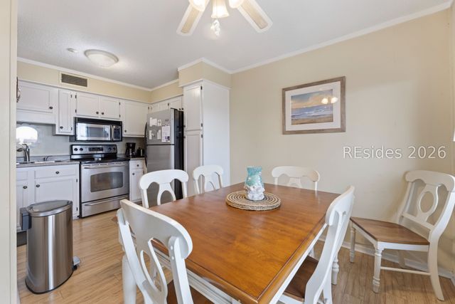 40 Folly Field Road 330, Hilton Head Island, SC 29928