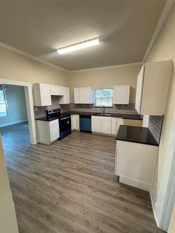 428 N State Street, Lancaster, TX 75146