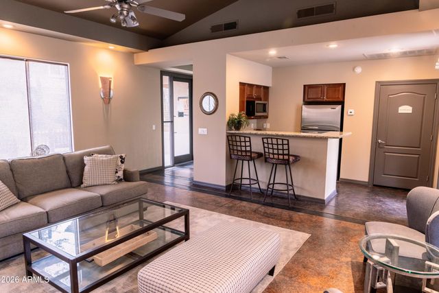 4848 N 36TH Street 214, Phoenix, AZ 85018