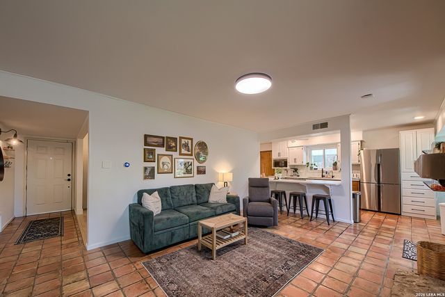 1111 GREY OAK DR, San Antonio, TX 78213