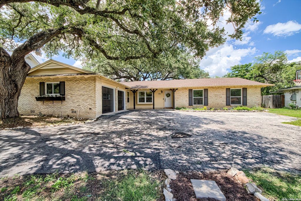 1111 GREY OAK DR, San Antonio, TX 78213