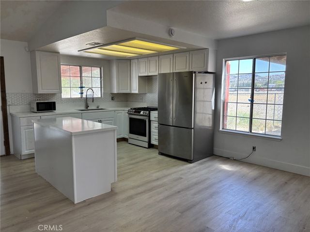 9591 Colfax Road, Phelan, CA 92371