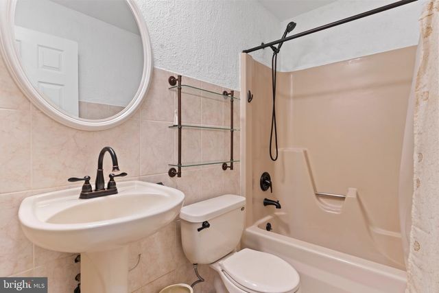 4831 CHARLES RD, Mechanicsburg, PA 17050