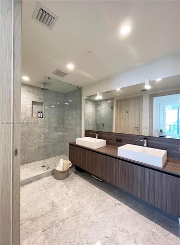 1000 Brickell Plz 4301, Miami, FL 33131