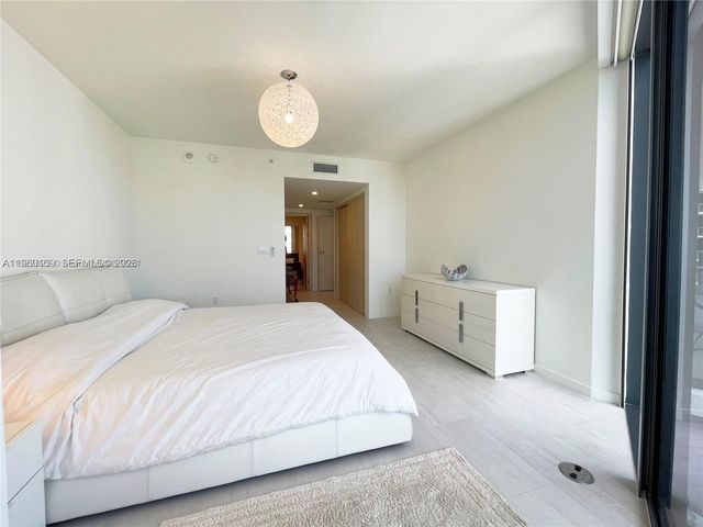 1000 Brickell Plz 4301, Miami, FL 33131