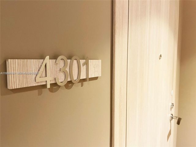 1000 Brickell Plz 4301, Miami, FL 33131