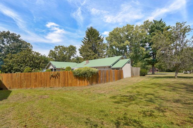 6230 E Spring Circle Drive, Springfield, MO 65809
