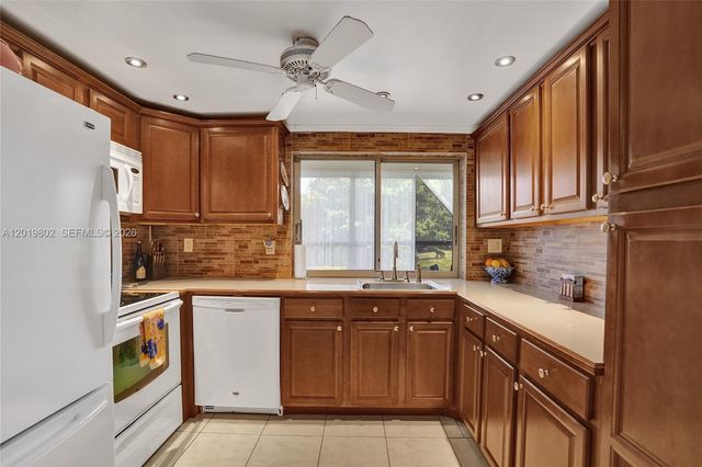 9070 Lime Bay Blvd 110, Tamarac, FL 33321