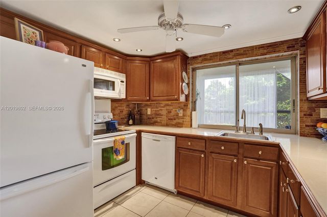 9070 Lime Bay Blvd 110, Tamarac, FL 33321