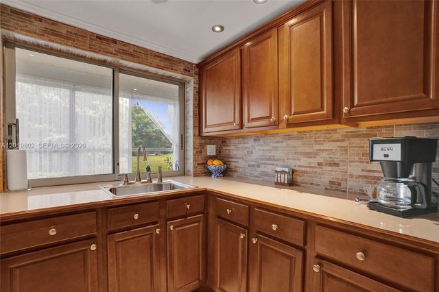 9070 Lime Bay Blvd 110, Tamarac, FL 33321