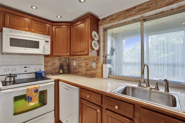 9070 Lime Bay Blvd 110, Tamarac, FL 33321