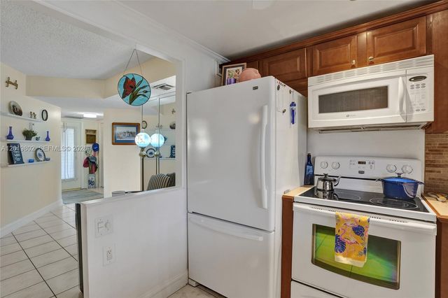 9070 Lime Bay Blvd 110, Tamarac, FL 33321