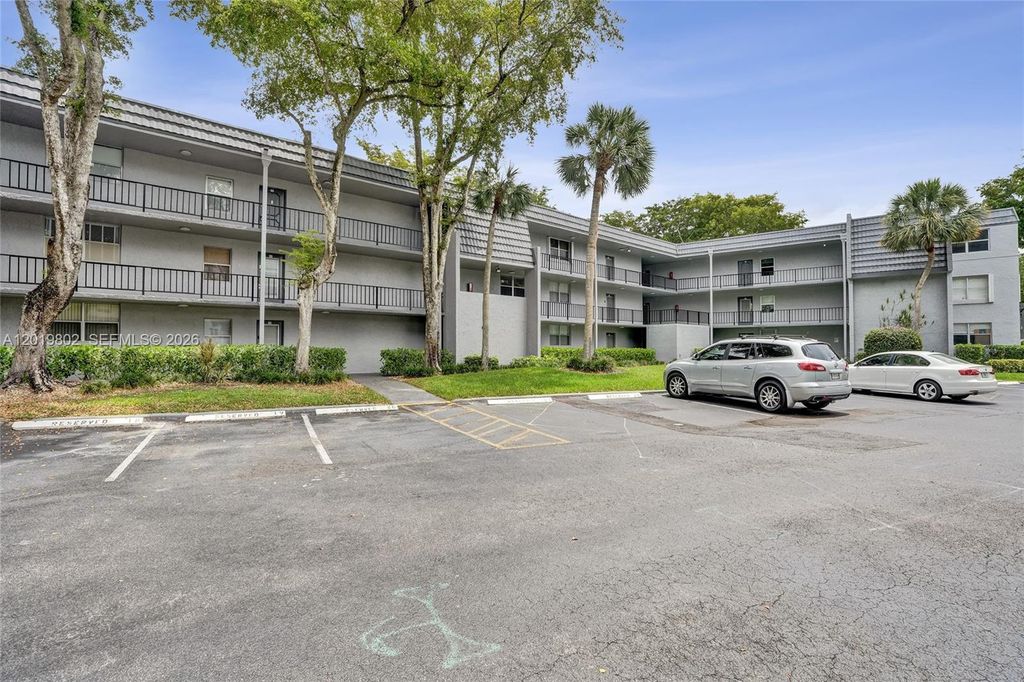 9070 Lime Bay Blvd 110, Tamarac, FL 33321