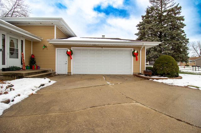 1241 Willow Lane, Schererville, IN 46375