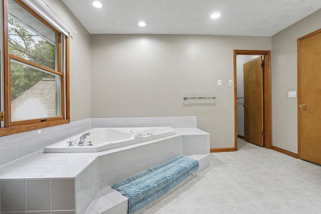 128 Pheasant Run, Battle Creek City, MI 49015
