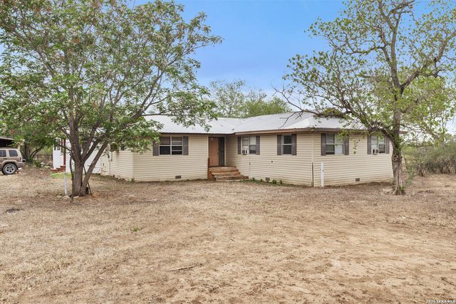 509 W County Road 678, Natalia, TX 78059