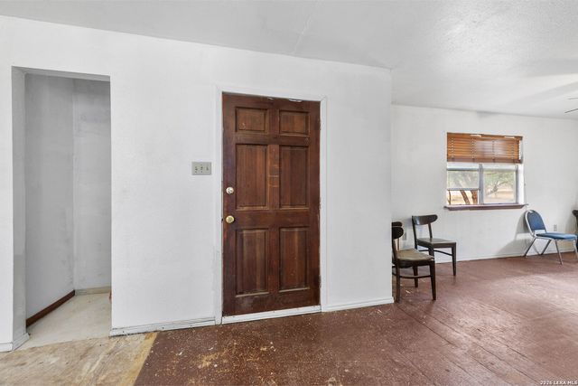 509 W County Road 678, Natalia, TX 78059