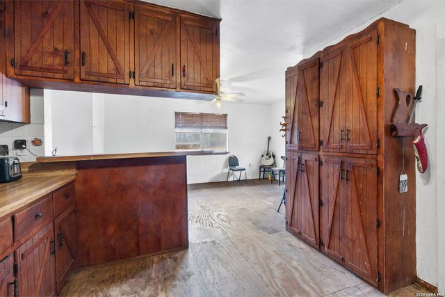 509 W County Road 678, Natalia, TX 78059