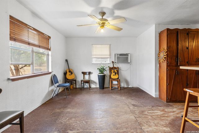 509 W County Road 678, Natalia, TX 78059