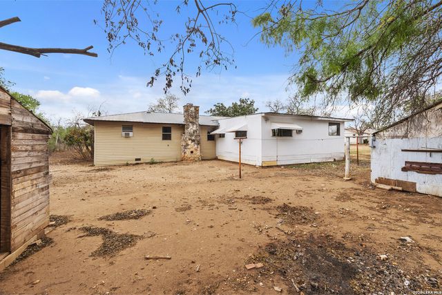 509 W County Road 678, Natalia, TX 78059
