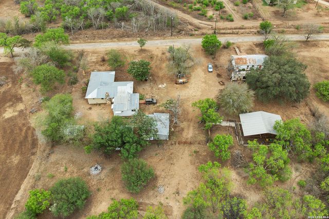 509 W County Road 678, Natalia, TX 78059