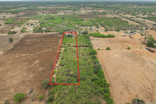 509 W County Road 678, Natalia, TX 78059