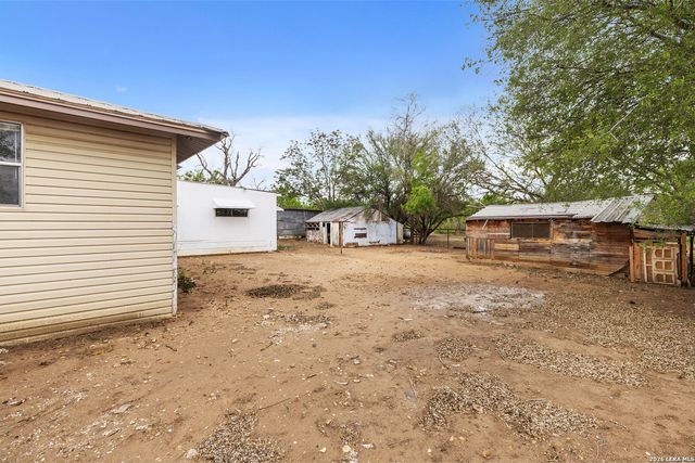509 W County Road 678, Natalia, TX 78059