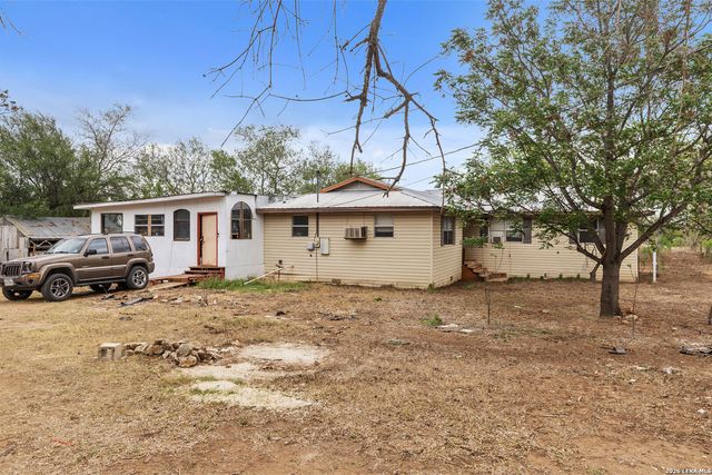 509 W County Road 678, Natalia, TX 78059