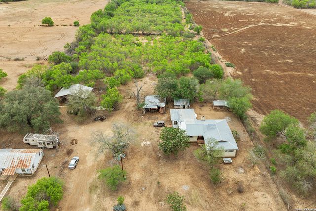 509 W County Road 678, Natalia, TX 78059