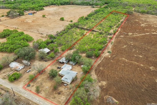 509 W County Road 678, Natalia, TX 78059