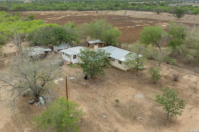 509 W County Road 678, Natalia, TX 78059