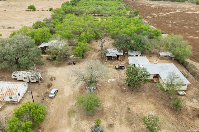 509 W County Road 678, Natalia, TX 78059