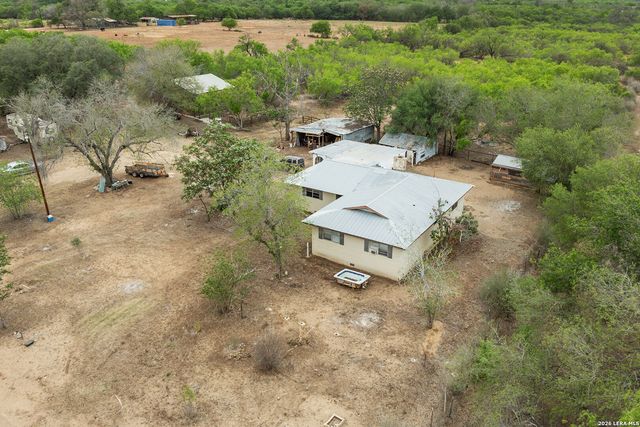 509 W County Road 678, Natalia, TX 78059