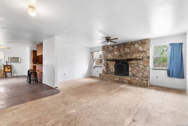 509 W County Road 678, Natalia, TX 78059