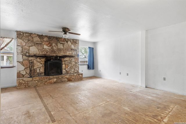 509 W County Road 678, Natalia, TX 78059