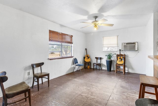 509 W County Road 678, Natalia, TX 78059