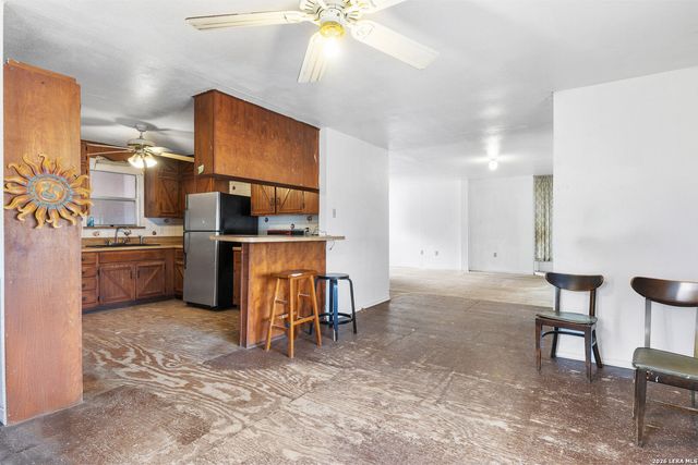 509 W County Road 678, Natalia, TX 78059