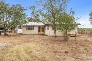 509 W County Road 678, Natalia, TX 78059